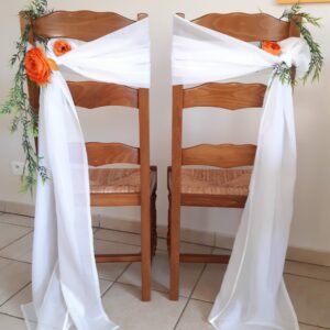 Chaises bois & voilage