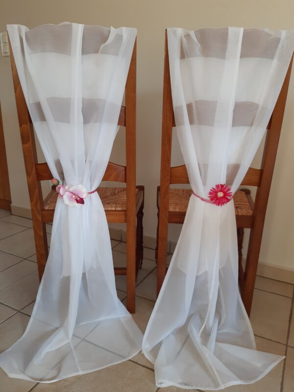 Chaises bois & voilage – Image 4