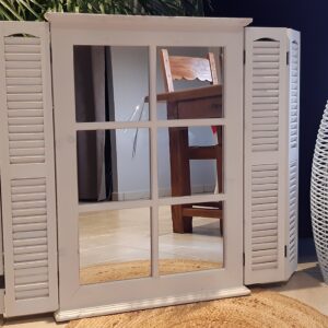Fenêtre miroir en bois